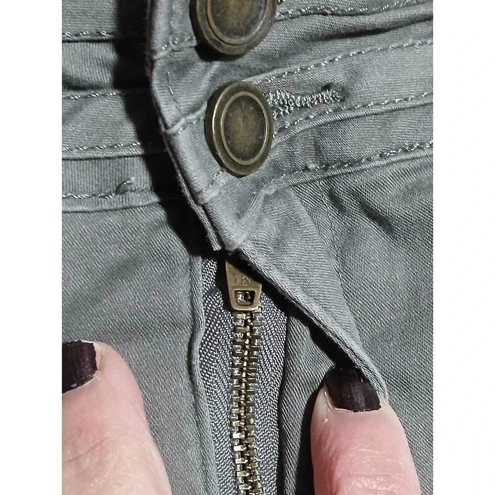 One 5 One Women's  Grey Shorts, Front & Back pockets 12 - Picture 5 of 9